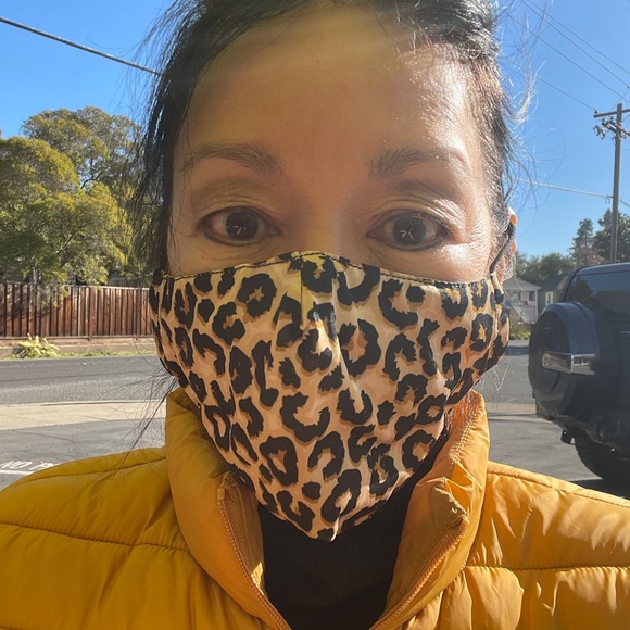 Profile Picture of Cindy Nomellini (@thenomos) on Poshmark