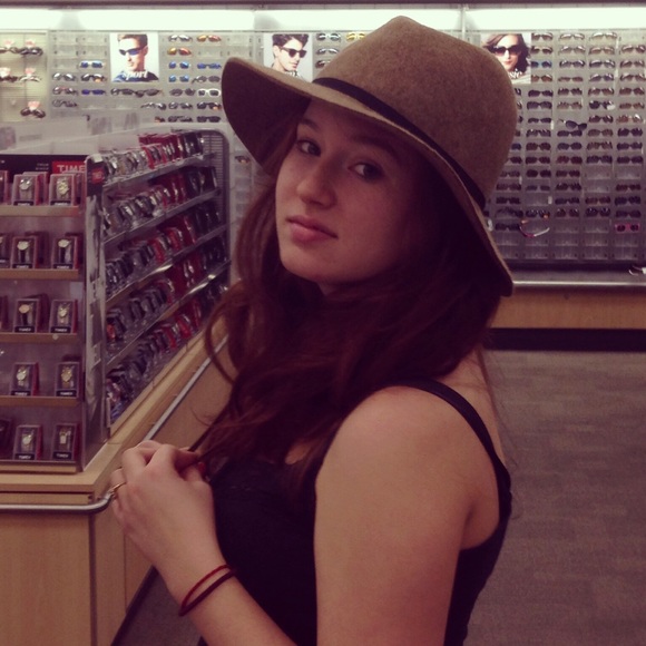 Reeanna Mcfalls - Poshmark Profile Picture of Reeanna Mcfalls (@rrachas94) on Poshmark