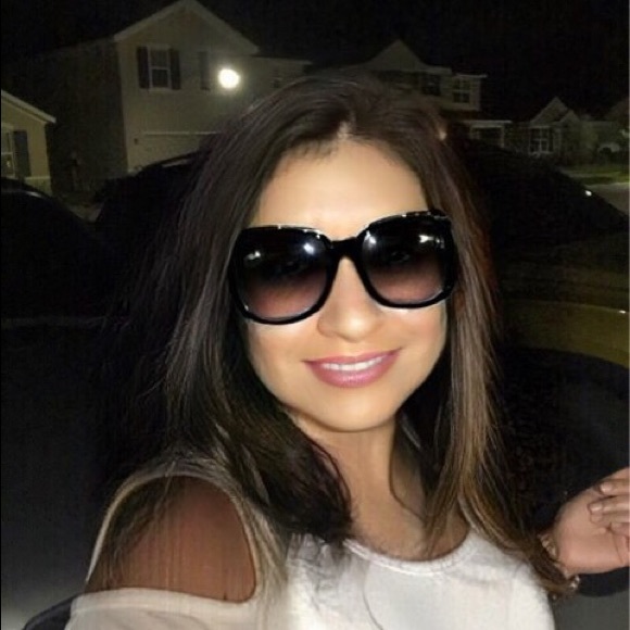 Profile Picture of Maria Arevalo (@maryta67) on Poshmark