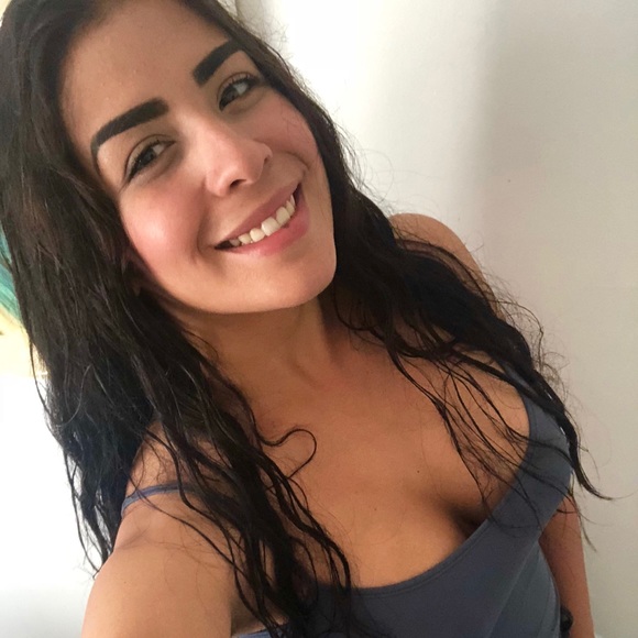 Profile Picture of Julia Garnica (@jg1604) on Poshmark