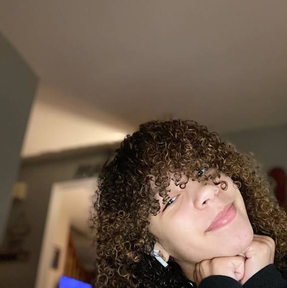 Profile Picture of Mariah Santiago (@riah247) on Poshmark