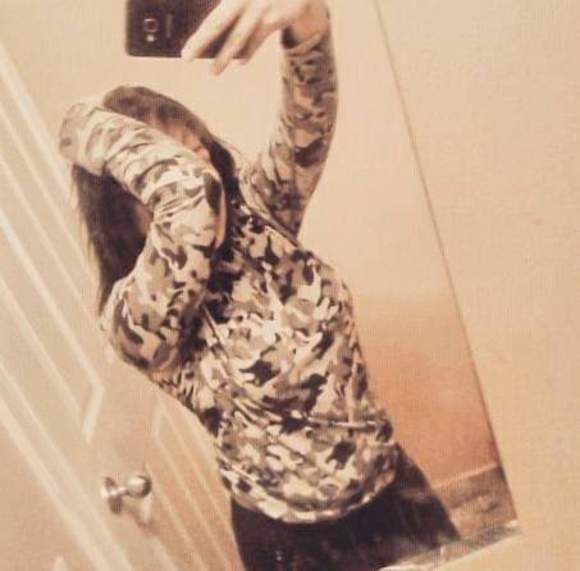 Profile Picture of Jaelee Omeasoo (@jaeleeomeasoo) on Poshmark