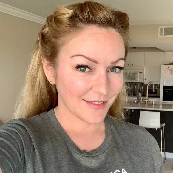 Profile Picture of Kimberly Symonds (@kimberlysymonds) on Poshmark