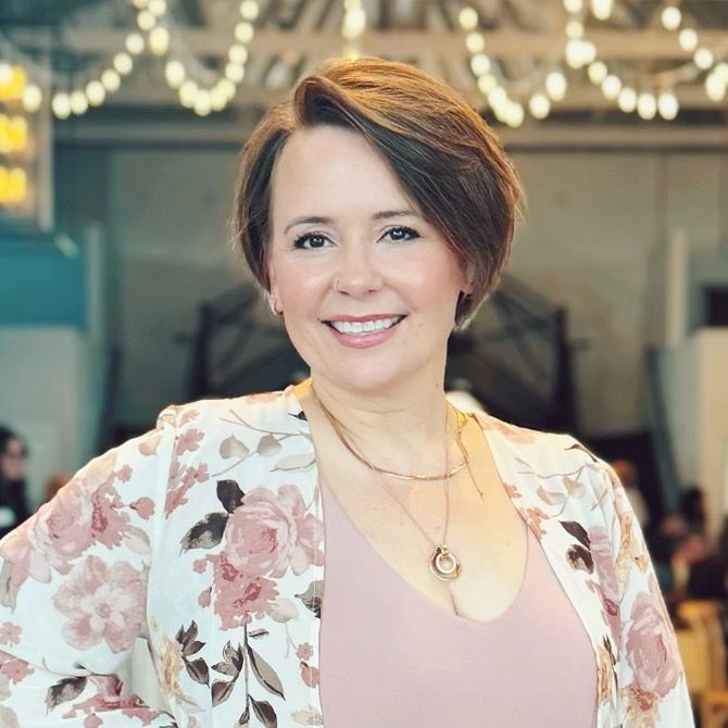 Profile Picture of   Kendra Aarhus... (@kendraaarhus) on Tiktok