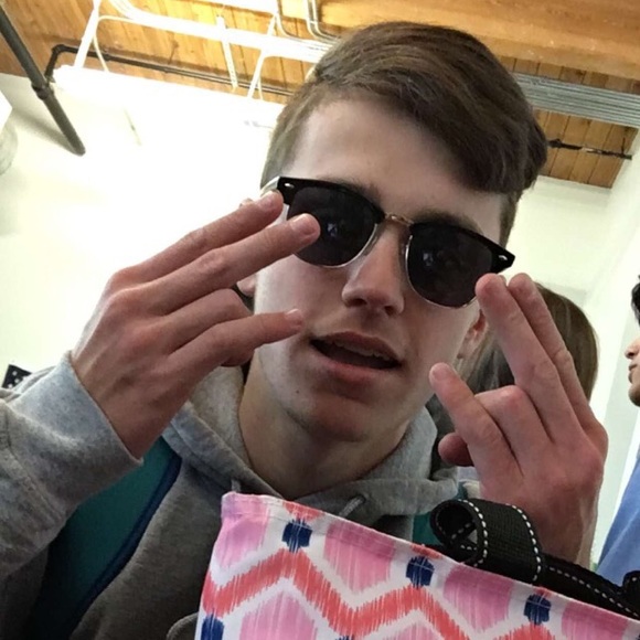 Profile Picture of Michael Clayton (@mclaytonn) on Poshmark