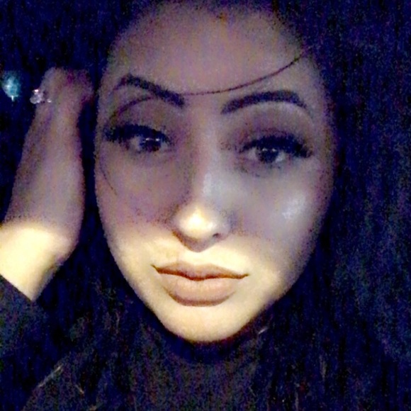 Profile Picture of Bianca Barrera (@biancabarrera28) on Poshmark