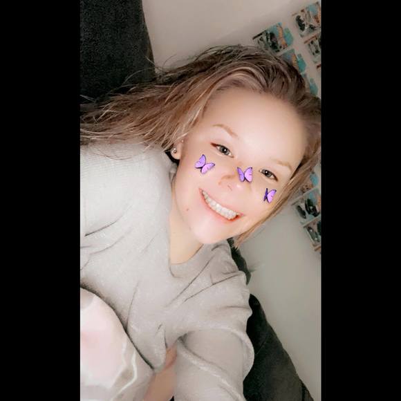 Profile Picture of Isabella Helfrick (@runner_girll) on Poshmark