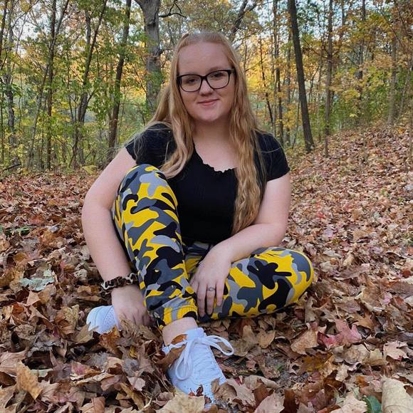 Profile Picture of Hannah Airsman (@hannahairsman) on Poshmark