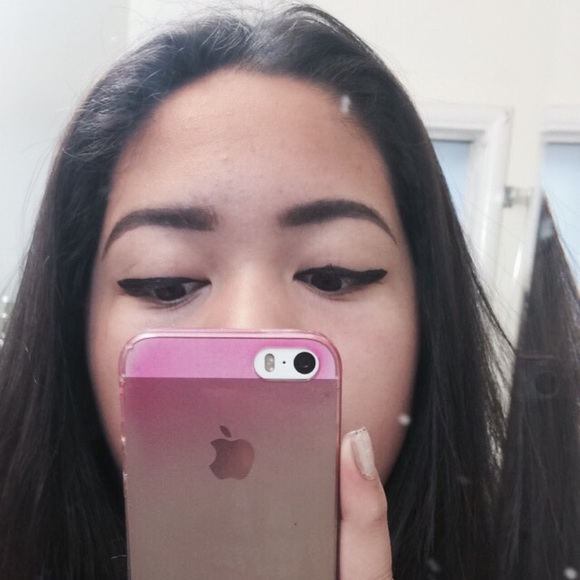 Profile Picture of Bea Gonzalez (@baeeuhh) on Poshmark