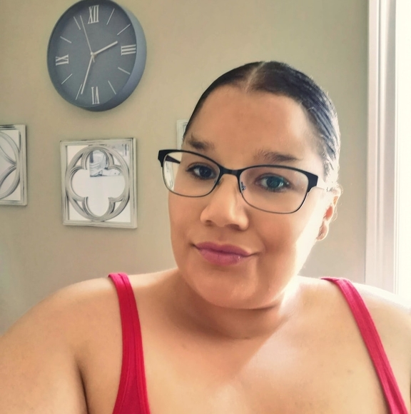 Profile Picture of Staciee Quinn (@stacieequinn) on Poshmark
