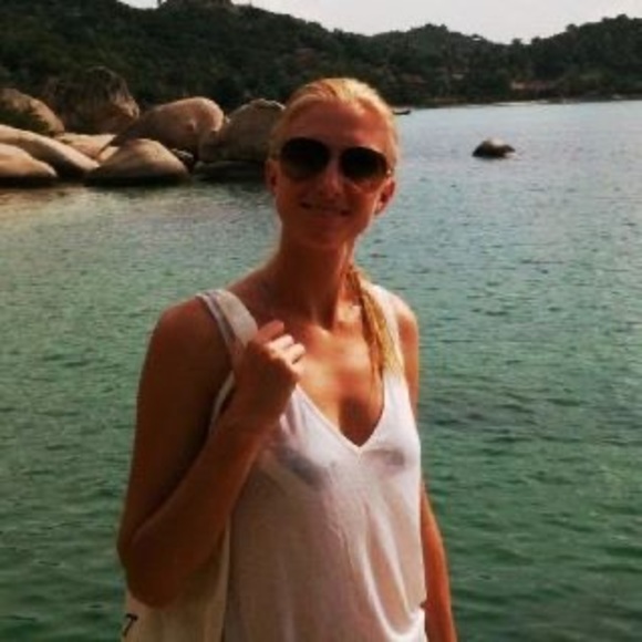 Profile Picture of Christie Horsley (@christiehorsley) on Poshmark