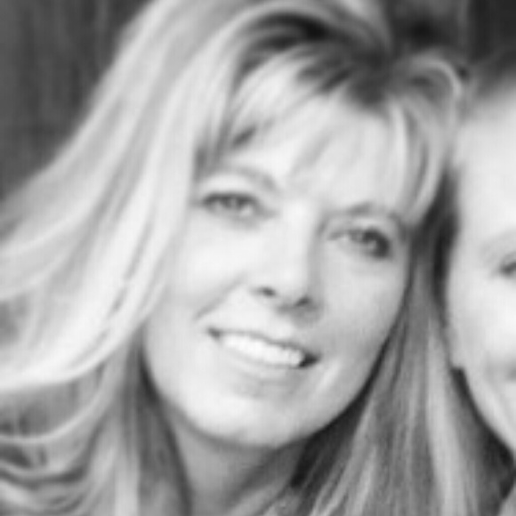 Profile Picture of Denise Knowlden (@deniseknowlden) on Poshmark