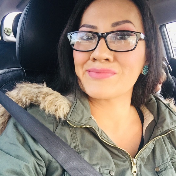 Profile Picture of Crystal Lester (@cbegay_82) on Poshmark