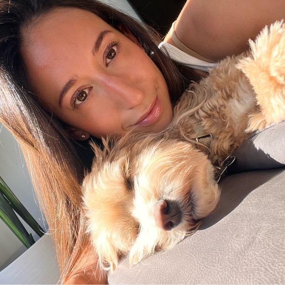 Profile Picture of Amanda Zweig (@amandazweig) on Poshmark
