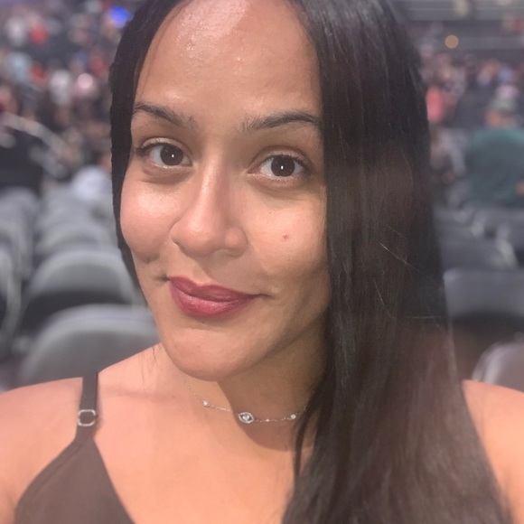 Profile Picture of Greisha Lopez (@greycious214) on Poshmark