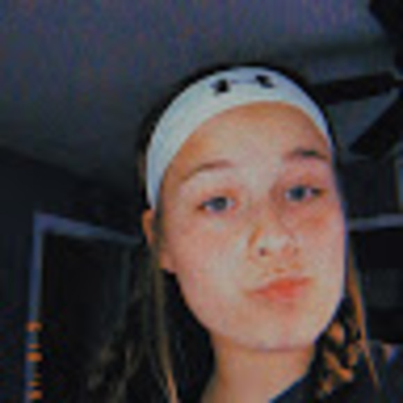 Profile Picture of Mariah Gossen (@mariahgossen) on Poshmark