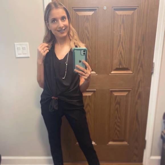 Profile Picture of Emily Thiess (@emilythiess) on Poshmark