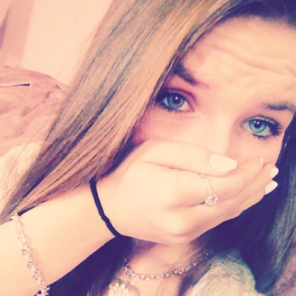 Profile Picture of Danielle Brumbaugh (@danielle_1d_54) on Poshmark
