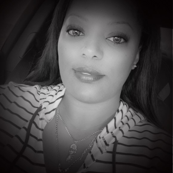 Profile Picture of Yaneisi Grovas (@cubanmami69) on Poshmark