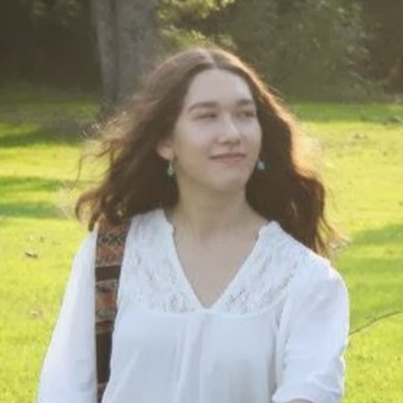 Ellen Okuda - Poshmark Profile Picture of Ellen Okuda (@ellenokuda) on Poshmark