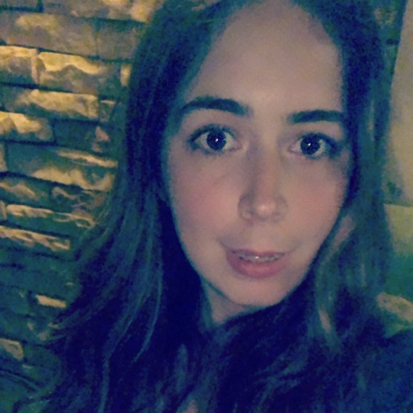 Profile Picture of Cecilia Paz (@cecitaa) on Poshmark