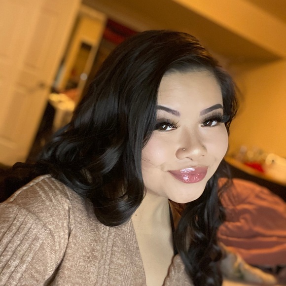 Profile Picture of Mandy Nguyen (@mandypnguyen) on Poshmark