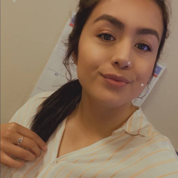 Profile Picture of Paola Ulloa (@paolaaul403) on Poshmark