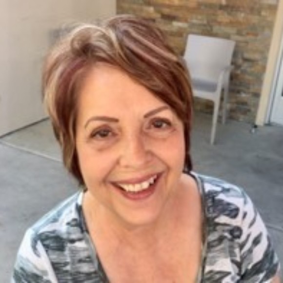 Paula Kulesh - Poshmark Profile Picture of Paula Kulesh (@clothingfromold) on Poshmark