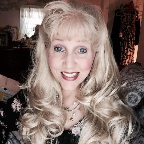 Profile Photo of Lynn Dobrowolski (@lynndob123) on Poshmark