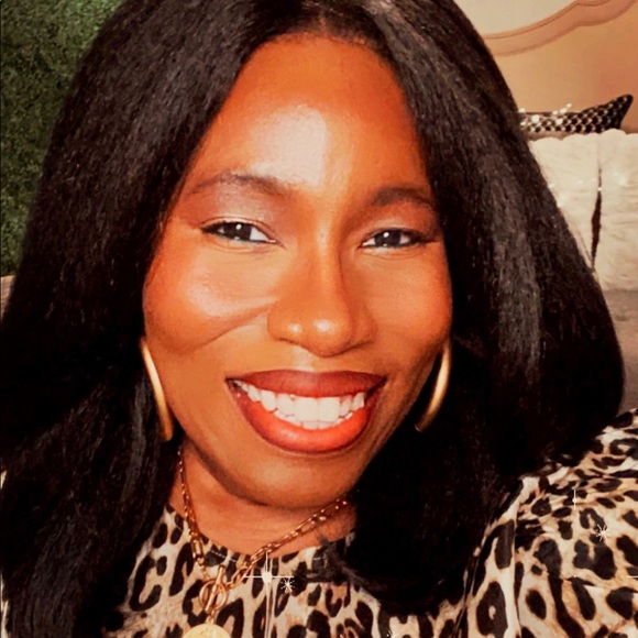 Profile Picture of Aeryn Williams (@voirsonstyle) on Poshmark