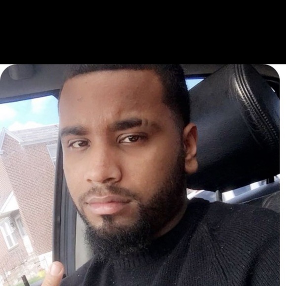 Profile Picture of Carlos Cesareo (@ccesareo215) on Poshmark