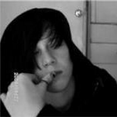 Profile Picture of Hollie Joe Allison (@daniviscious) on Twitter