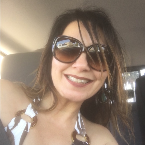 Profile Picture of Isabelle Cotton (@icotton2002) on Poshmark