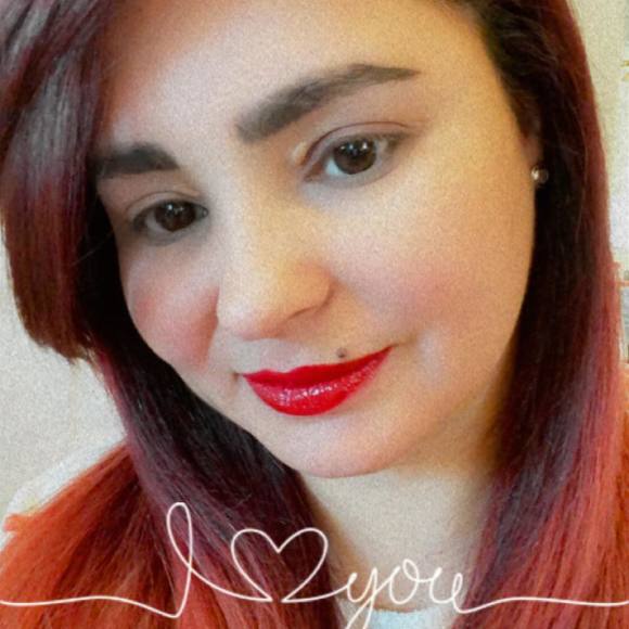 Profile Picture of Iris Martinez pillot (@iris_martinez82) on Poshmark