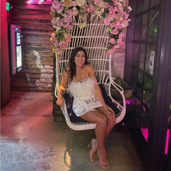 Profile Picture of Ciana Revak (@cianarevak) on Poshmark