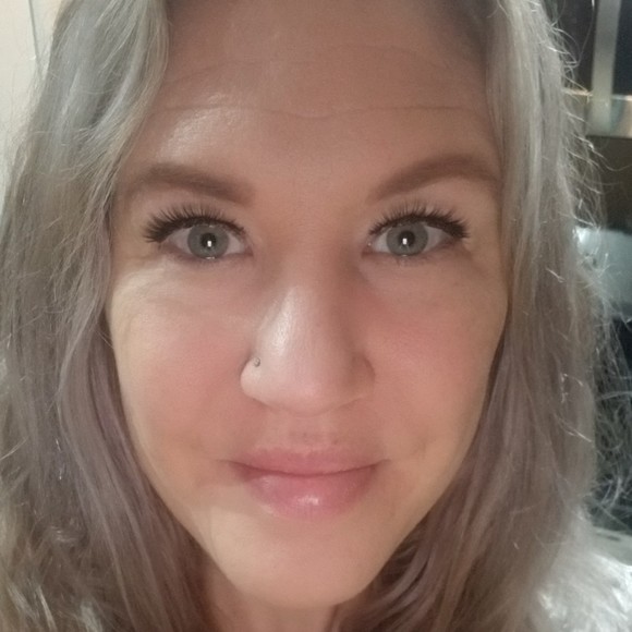 Profile Picture of Kristin Jensen (@kristineliza88) on Poshmark