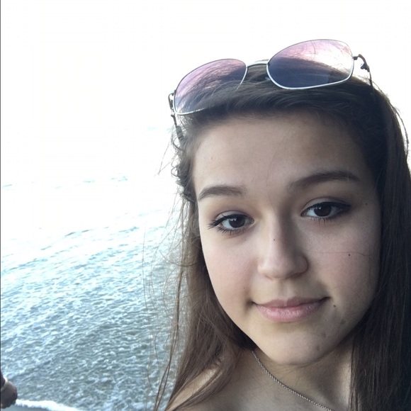 Profile Picture of Shelby Kawejsza (@sakawejsza) on Poshmark