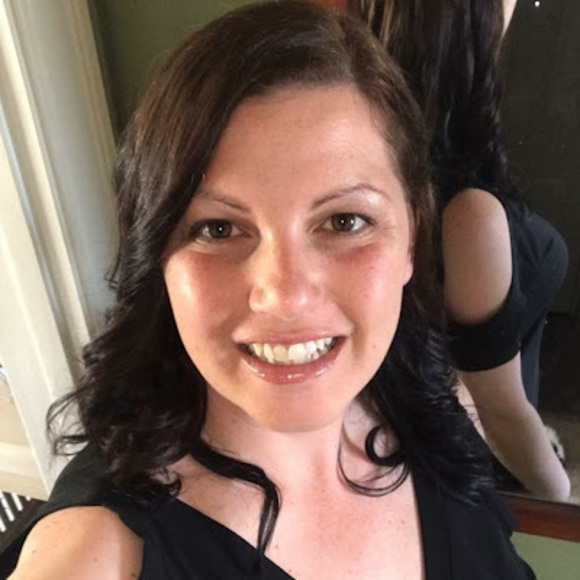 Profile Picture of Melissa Lendrum (@melissalendrum) on Poshmark