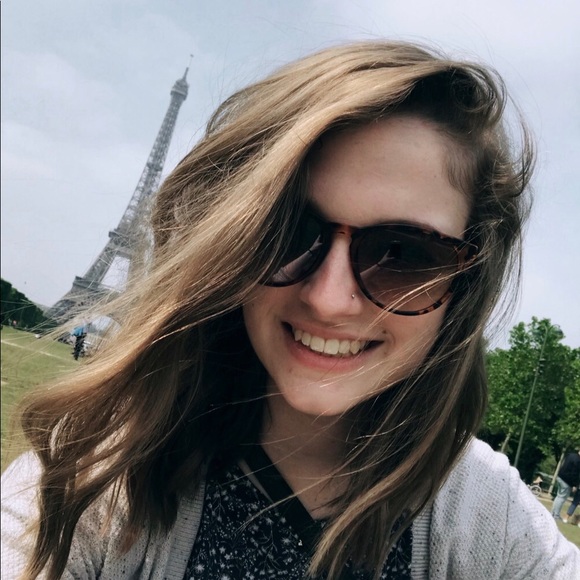 Profile Picture of Julia Whitlow (@jbrookew20) on Poshmark