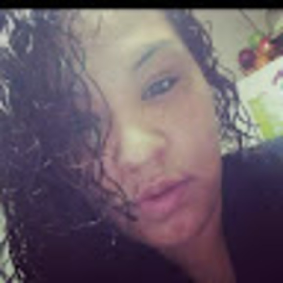 Profile Picture of Ashley Murphy (@ashleymurphy505) on Poshmark