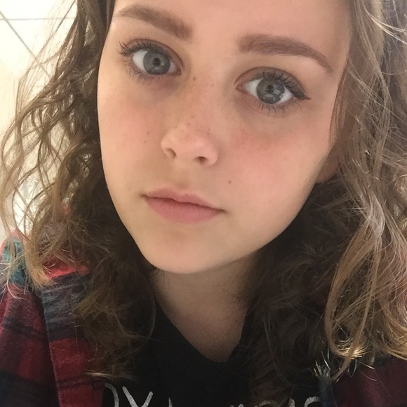 Kylee Poling - Poshmark Profile Picture of Kylee Poling (@kyleepolingg) on Poshmark