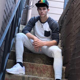 Brandon Looney - Facebook Profile Picture of Brandon Looney (@Brandon-Looney) on Facebook