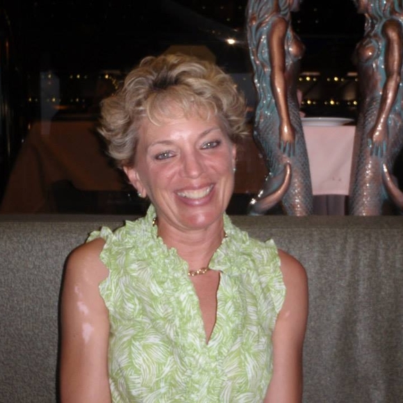 Lisa Denker - Poshmark Profile Picture of Lisa Denker (@vettech63) on Poshmark