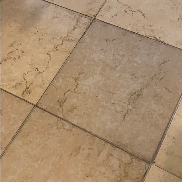 Profile Picture of Lido Vlore (@lidovl) on Poshmark