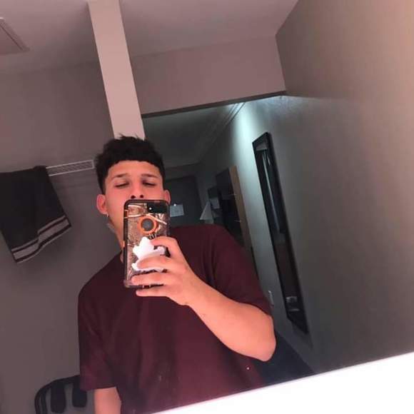 Leo Reyes - Poshmark Profile Picture of Leo Reyes (@leoreyes985) on Poshmark