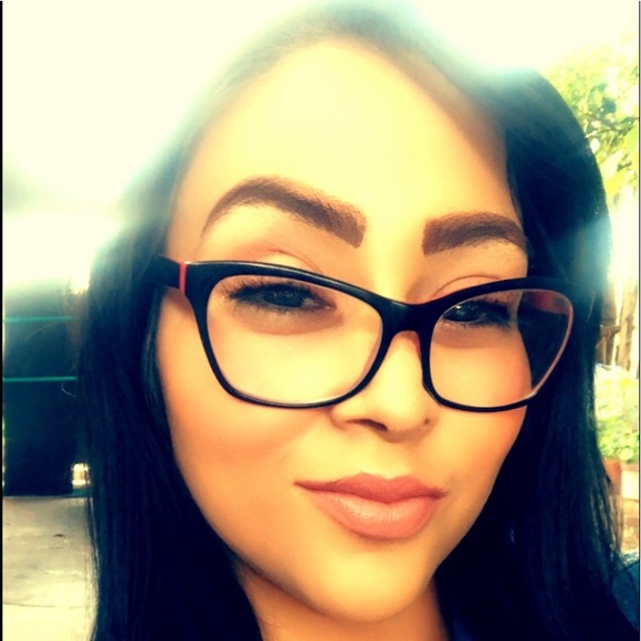 Profile Picture of Marcela Oliveros (@oliverosguera94) on Poshmark