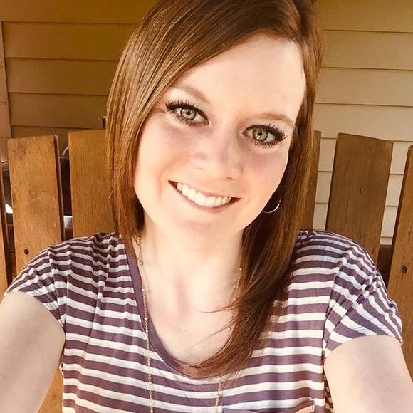 Profile Picture of Anna Mundy (@anna_mundy) on Poshmark