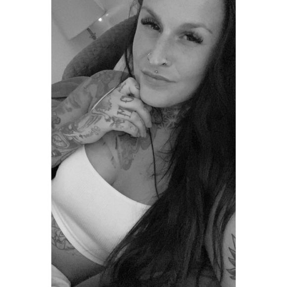 Profile Picture of Andréanne Lanthier (@a_lanthier) on Poshmark