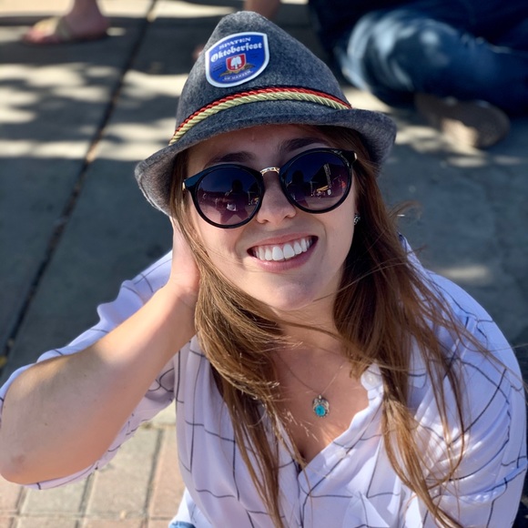 Profile Picture of Lauren Speichinger (@laurenspike23) on Poshmark