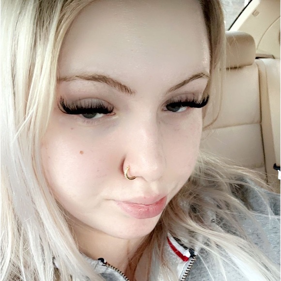 Tori Bowen - Poshmark Profile Picture of Tori Bowen (@torib0348) on Poshmark